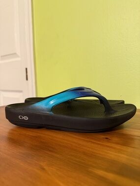OOFOS Flip Flops with Blue Ombre Straps and Black Footbed